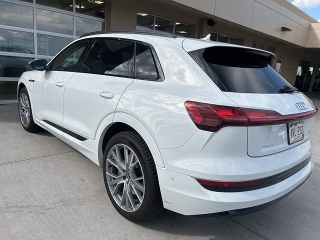 2021 Audi e-tron Prestige photo 3