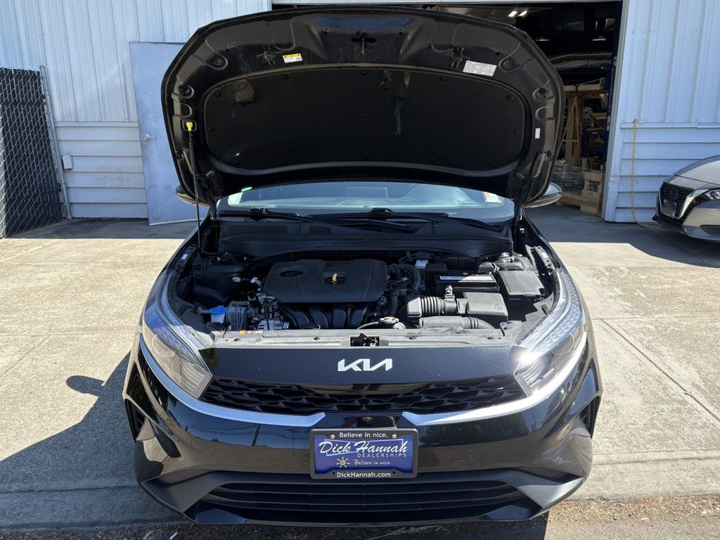 2023 Kia Forte LXS photo 4