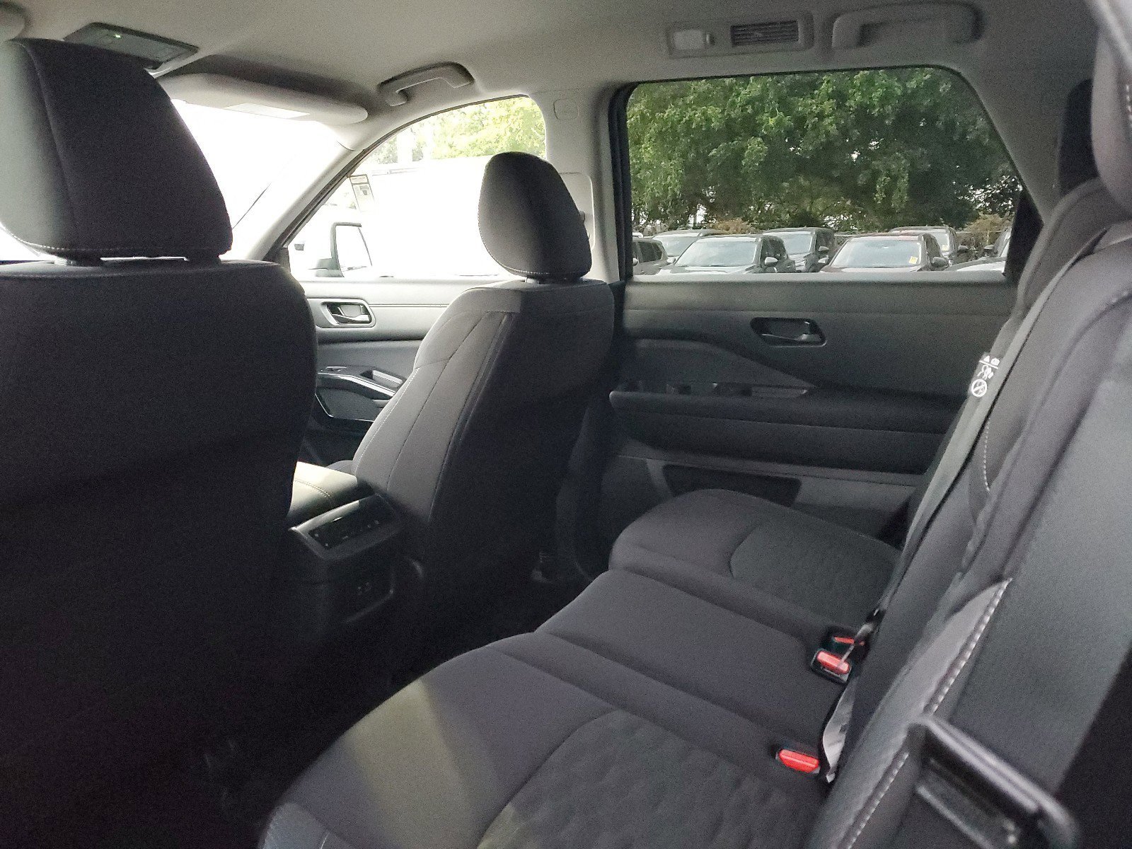 2025 Nissan Pathfinder SV photo 3