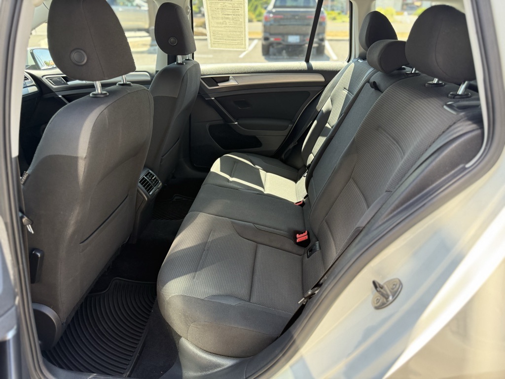2017 Volkswagen Golf SportWagen S photo 17