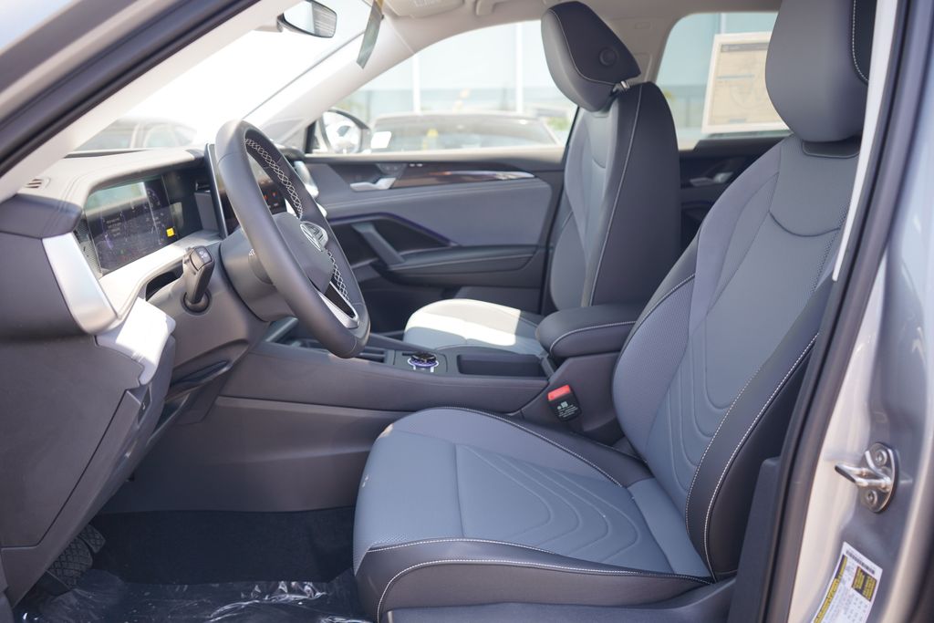 2025 Volkswagen Tiguan SE photo 3