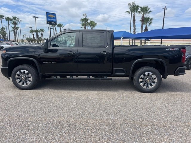2026 Chevrolet Silverado 2500HD Custom photo 3