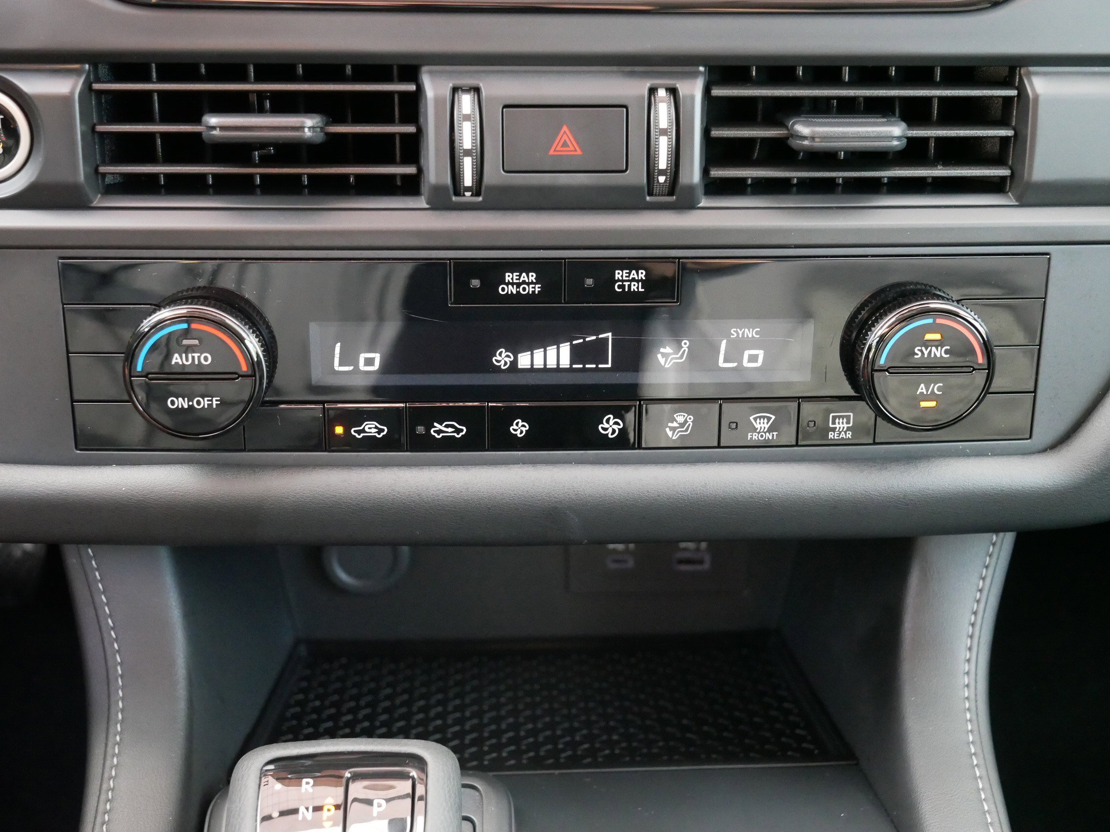 2024 Nissan Pathfinder S photo 18