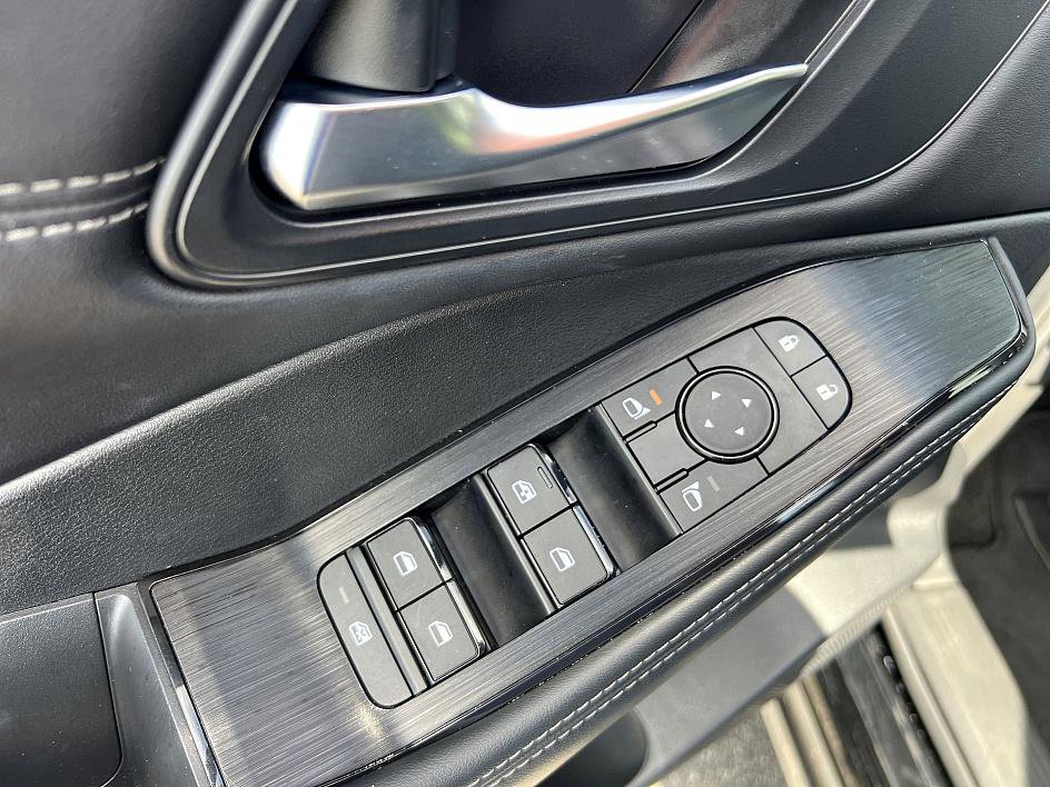 2023 Nissan Rogue SV photo 17