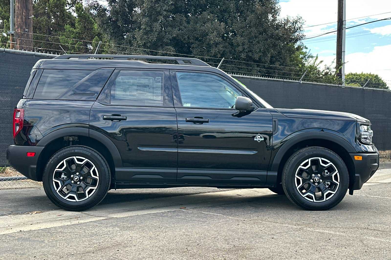 2025 Ford Bronco Sport Outer Banks photo 2