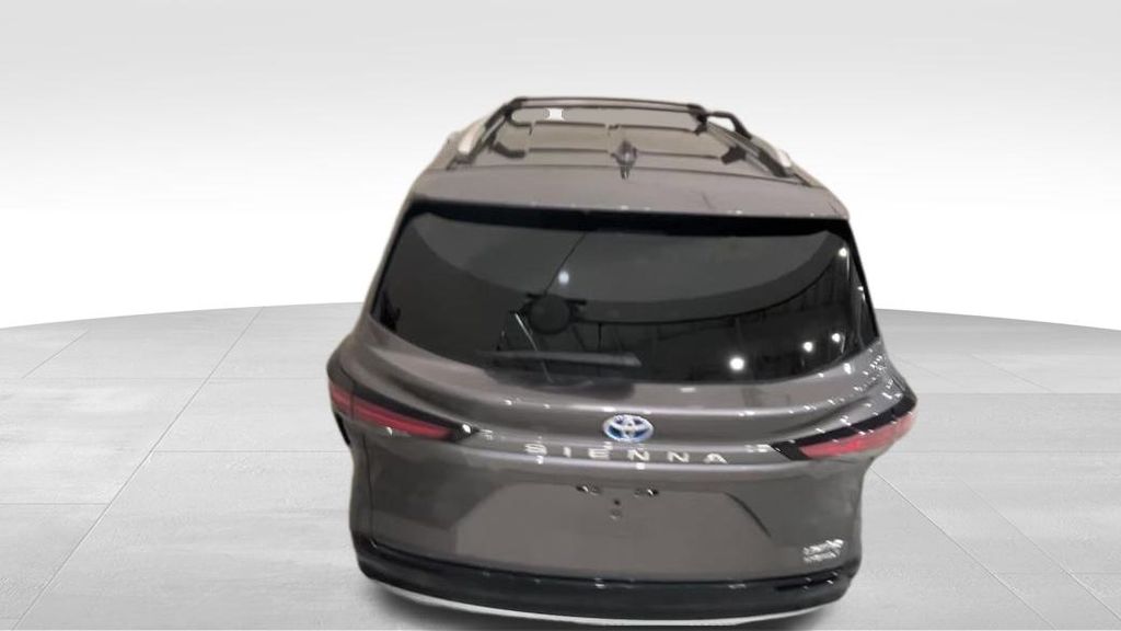 2022 Toyota Sienna Limited photo 4