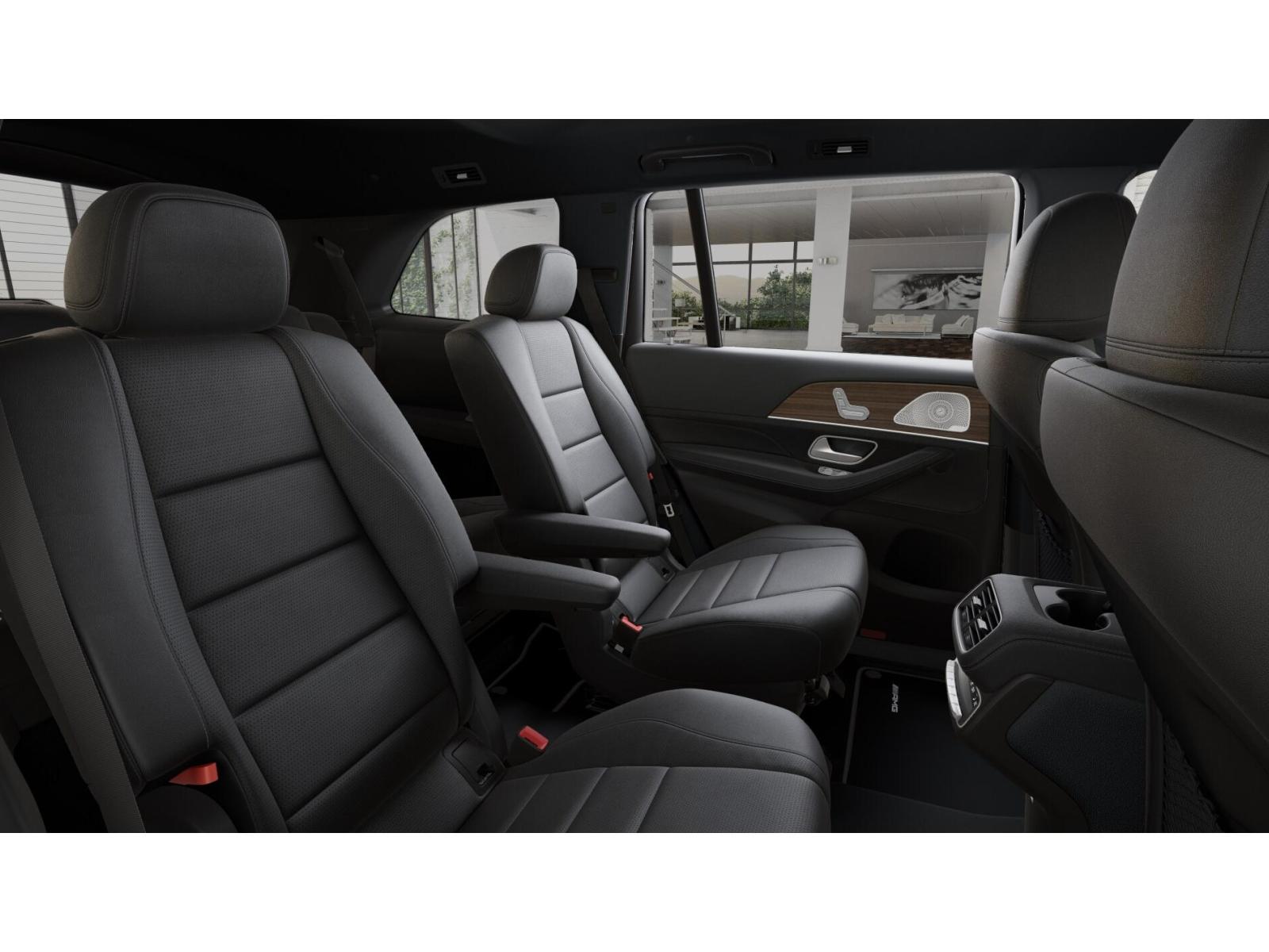 2025 Mercedes Benz GLS 450 4MATIC photo 4