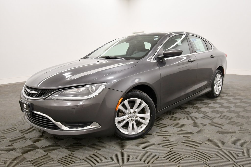 2017 Chrysler 200 Limited photo 2