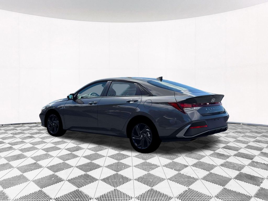2026 Hyundai Elantra SEL Sport photo 4
