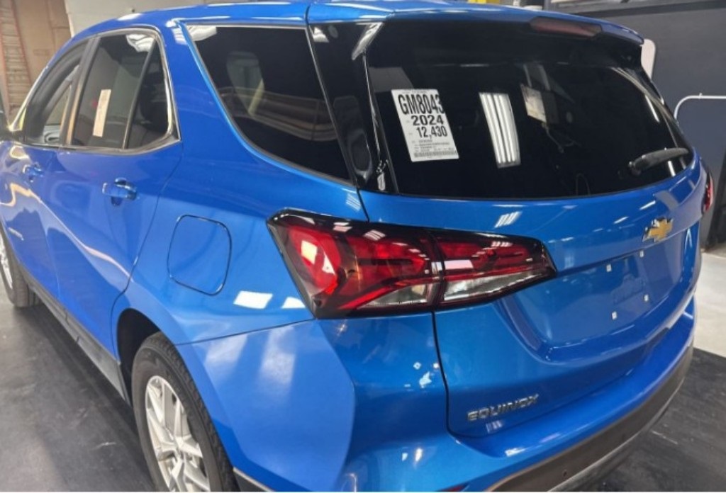 2024 Chevrolet Equinox LT photo 2