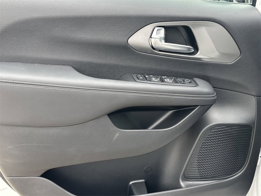 2025 Chrysler Voyager LX photo 34