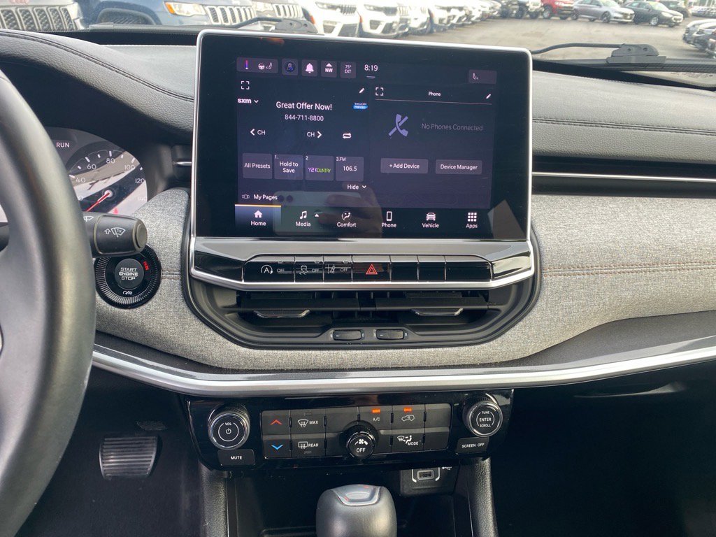 2022 Jeep Compass Latitude Lux photo 10