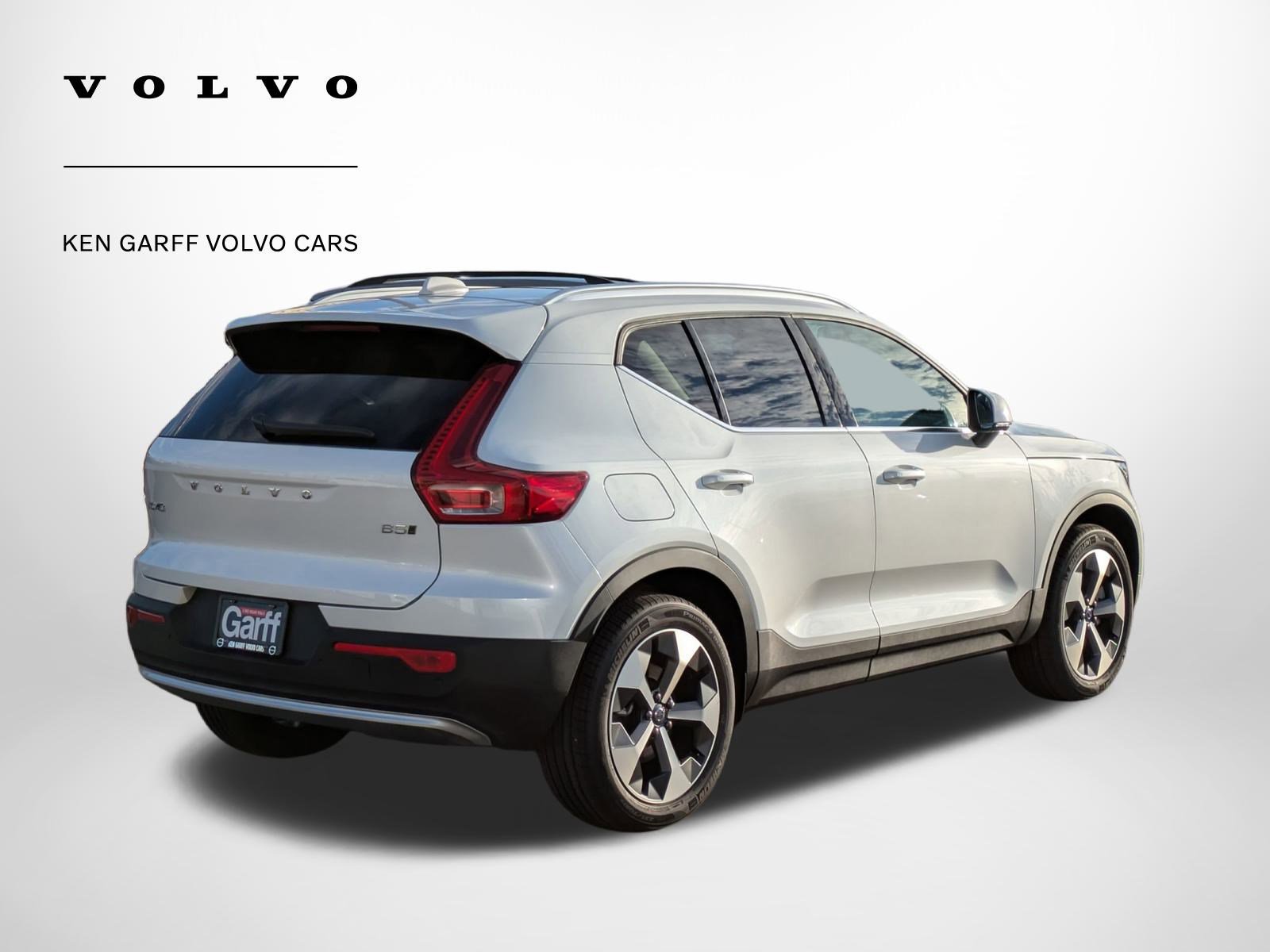 2025 Volvo XC40 Core photo 3