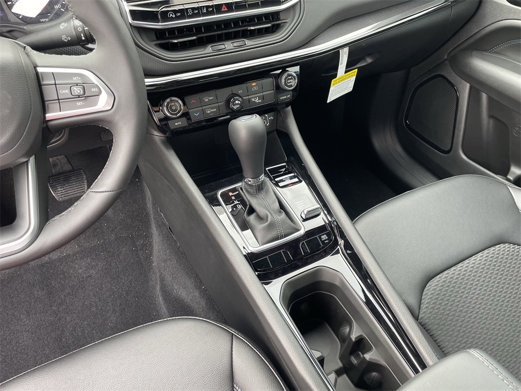2025 Jeep Compass Latitude photo 26