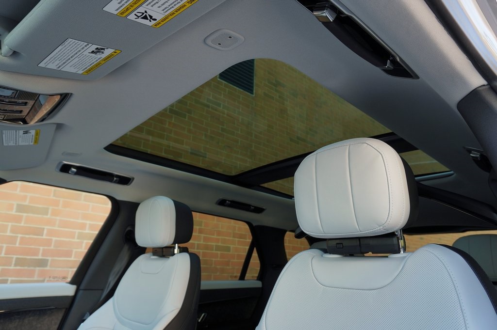 2025 Land Rover Range Rover Sport SE photo 15
