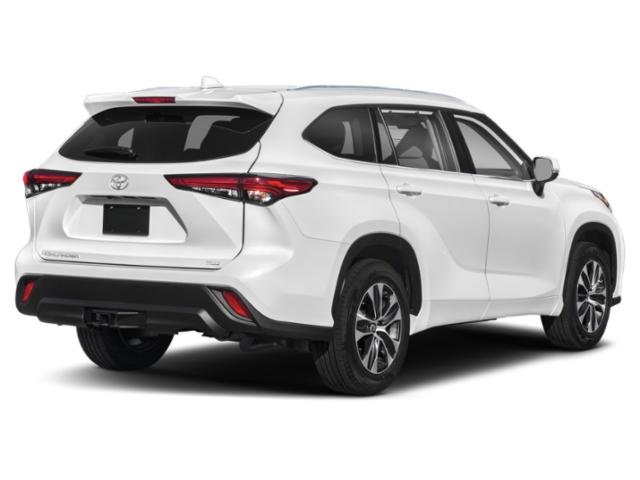 Used 2022 Toyota Highlander XLE with VIN 5TDHZRBH6NS170027 for sale in Saint Cloud, Minnesota