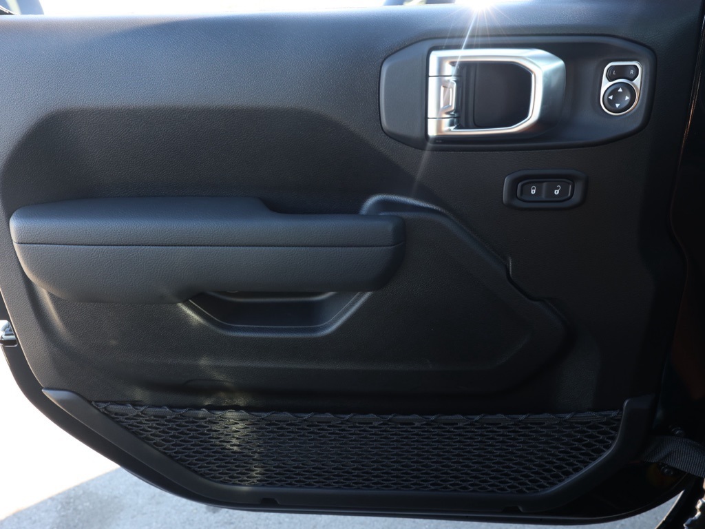 New 2026 Black Clear-Coat Exterior Paint Jeep Willys image 22