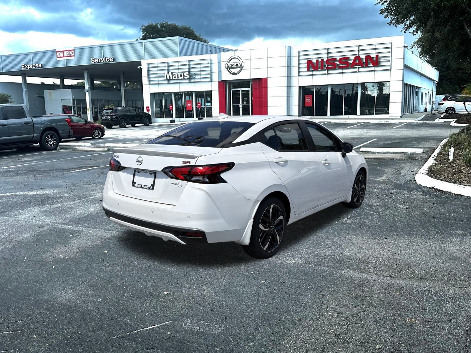 2025 Nissan Versa 1.6 SR photo 2