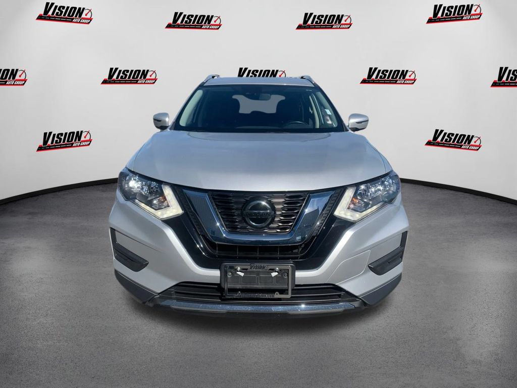 2020 Nissan Rogue SV photo 2