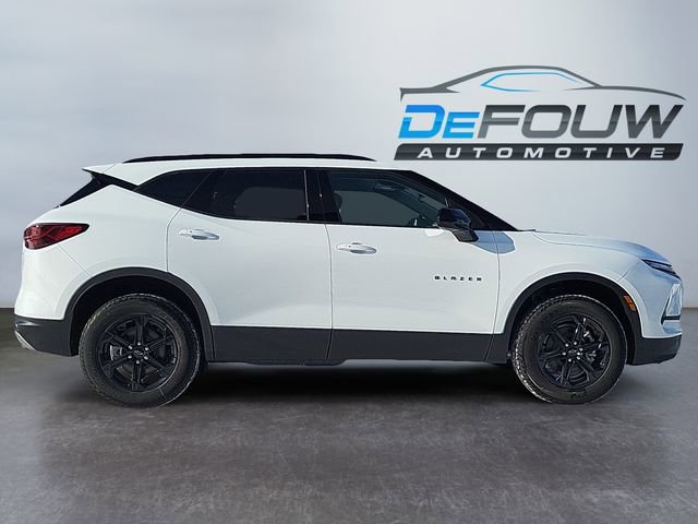 2025 Chevrolet Blazer 2LT photo 2