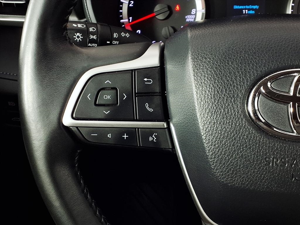 2022 Toyota Highlander LE photo 18