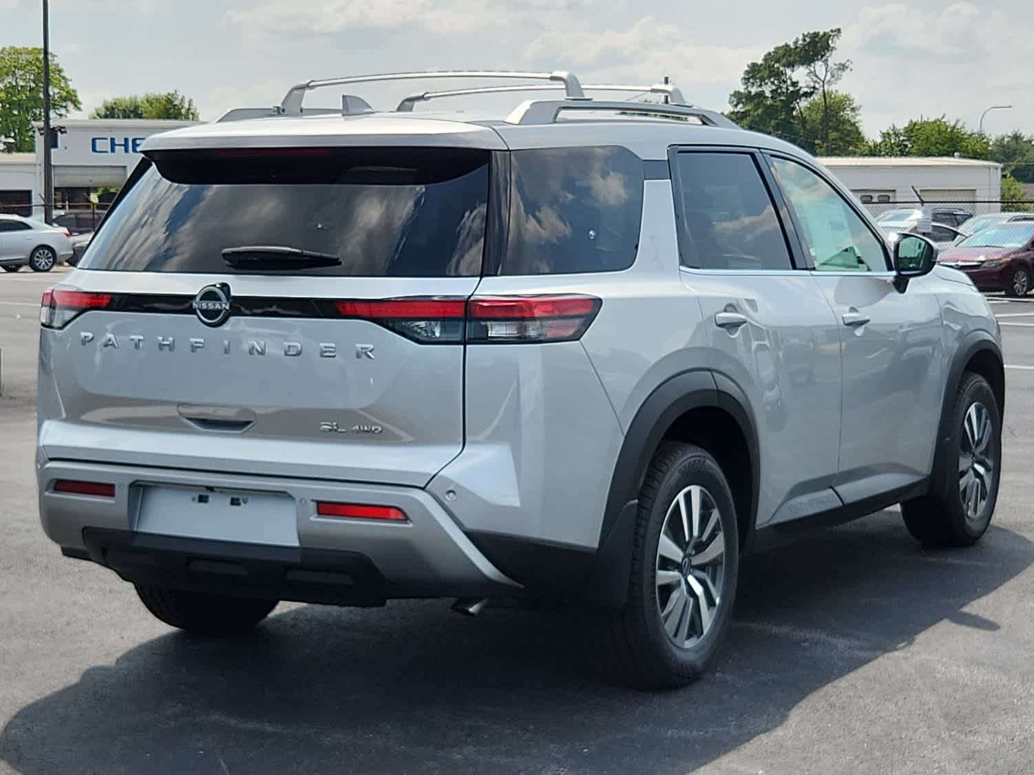 2025 Nissan Pathfinder SL photo 3