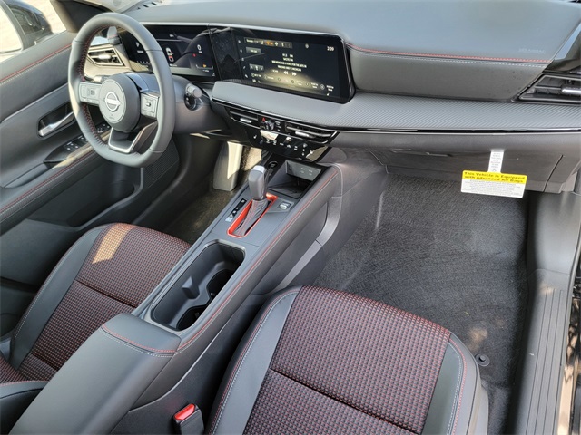 2025 Nissan Kicks SR photo 18