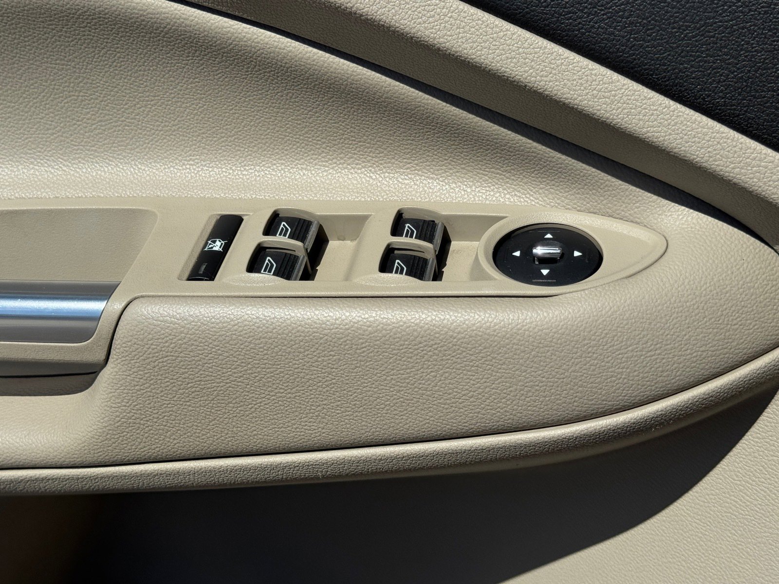 2015 Ford C-Max Hybrid SEL photo 15