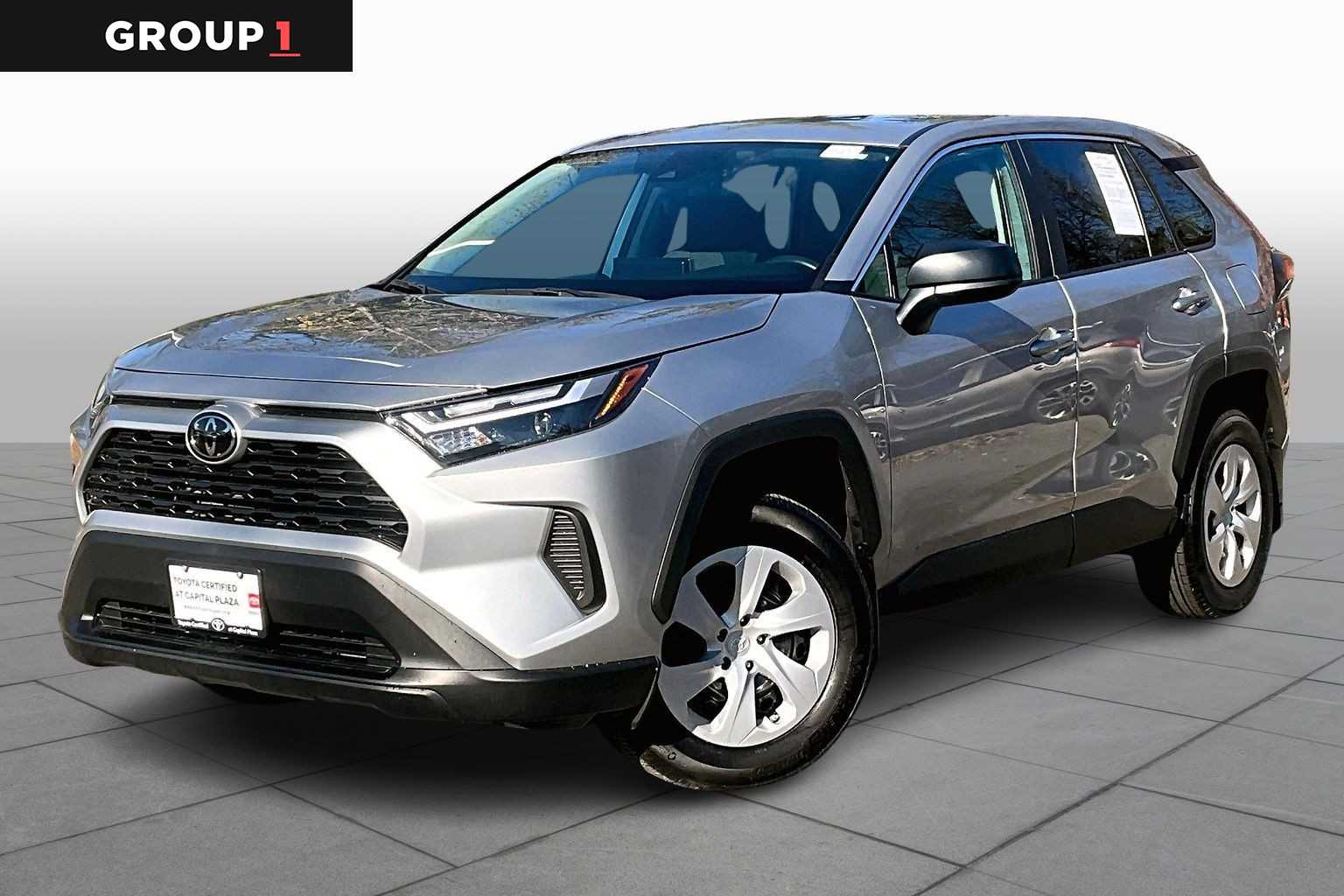 2024 Toyota RAV4 LE's photo
