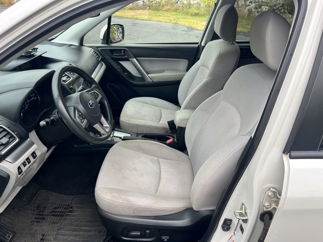 2017 Subaru Forester 2.5i photo 12