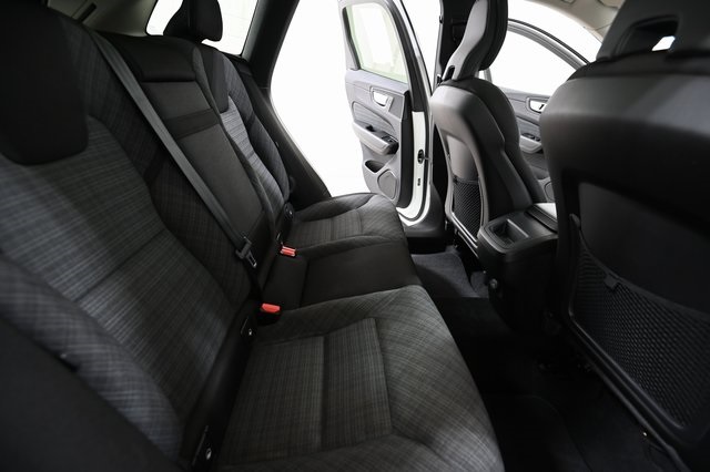 2022 Volvo XC60 B5 Momentum photo 26