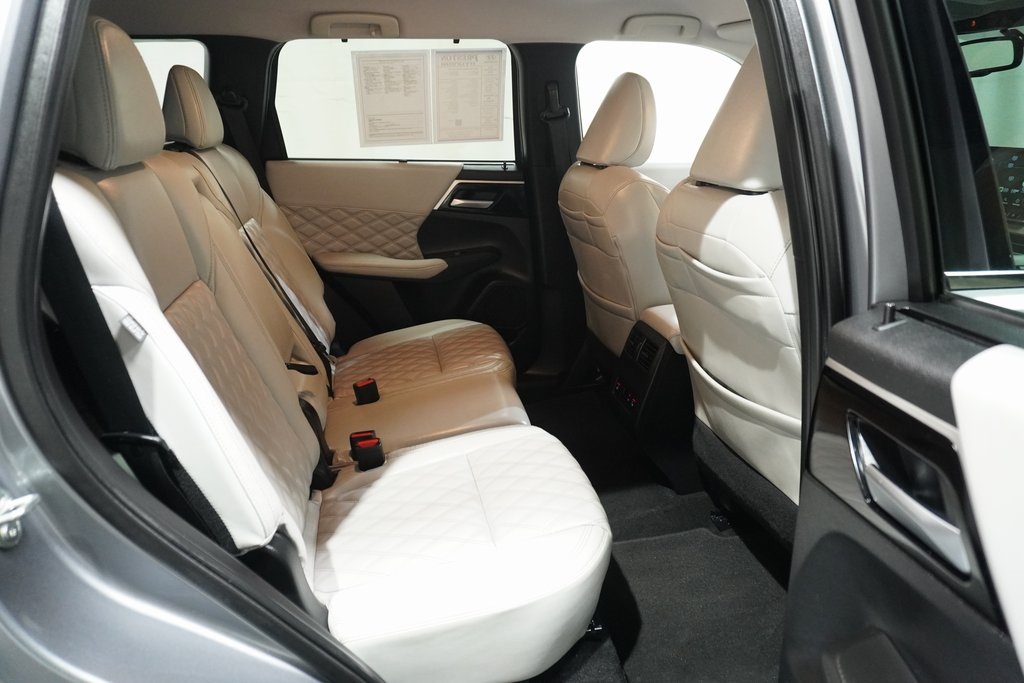 2024 Mitsubishi Outlander SEL photo 15