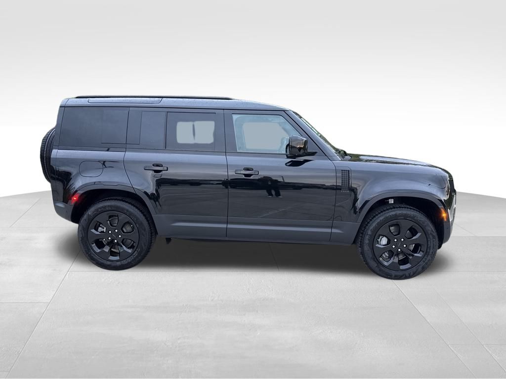 2026 Land Rover Defender 110 S photo 4