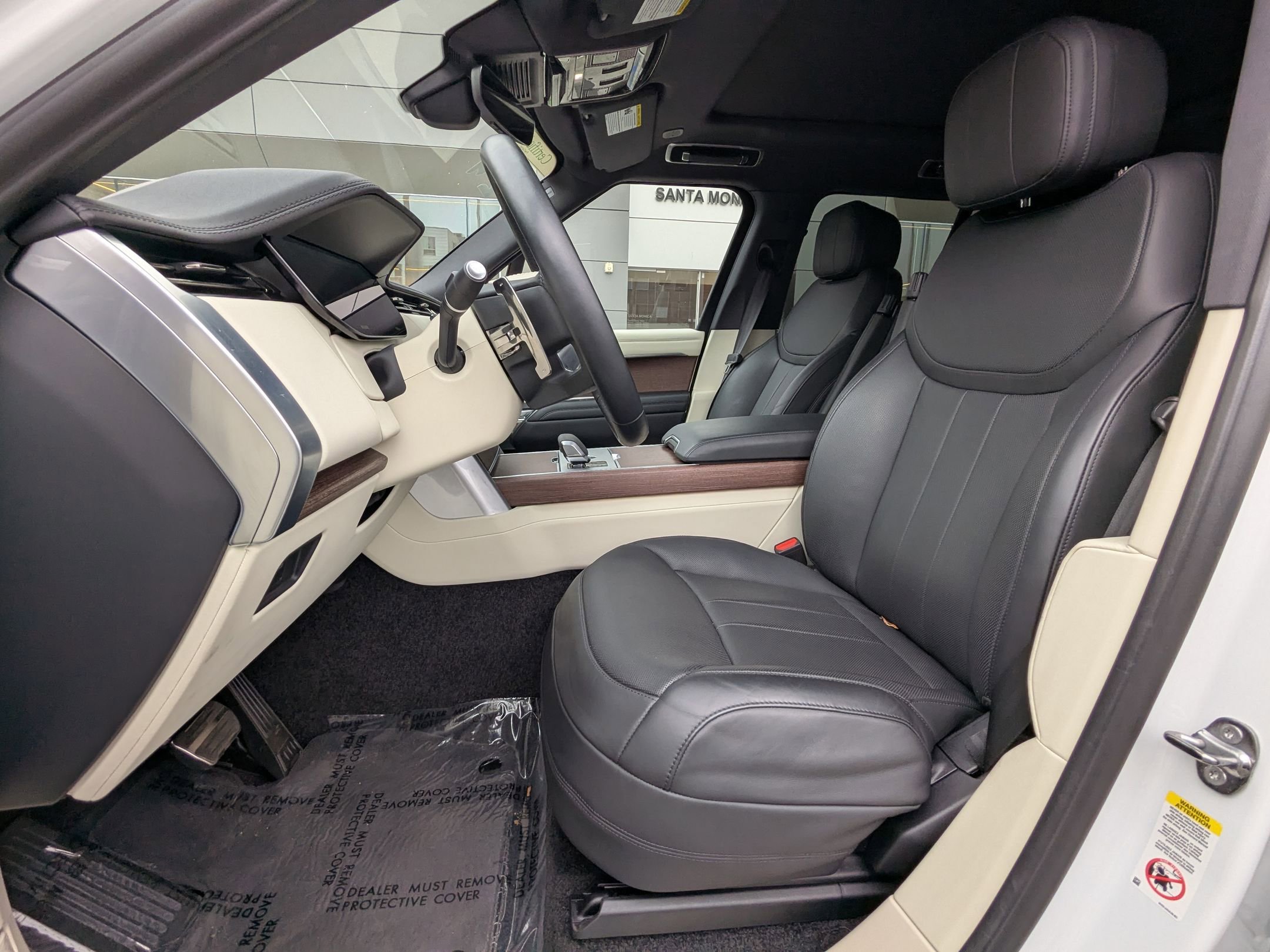 2024 Land Rover Range Rover SE photo 15