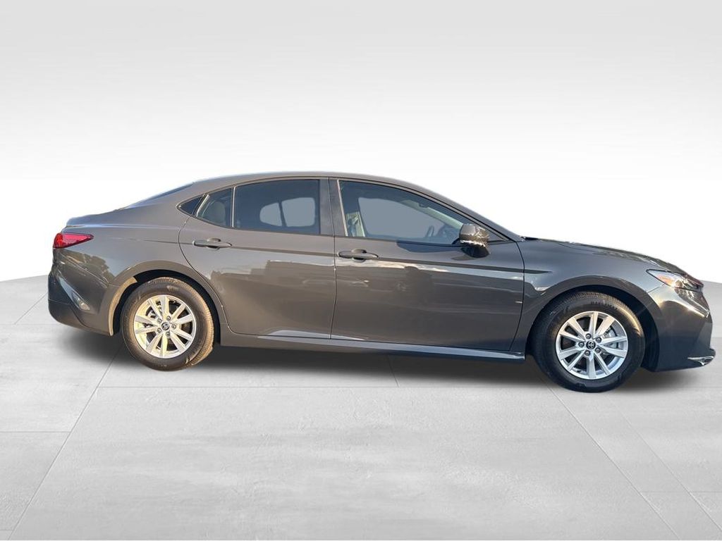 2025 Toyota Camry LE photo 4