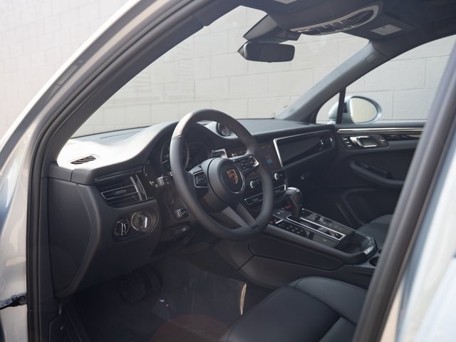 2026 Porsche Macan T photo 4