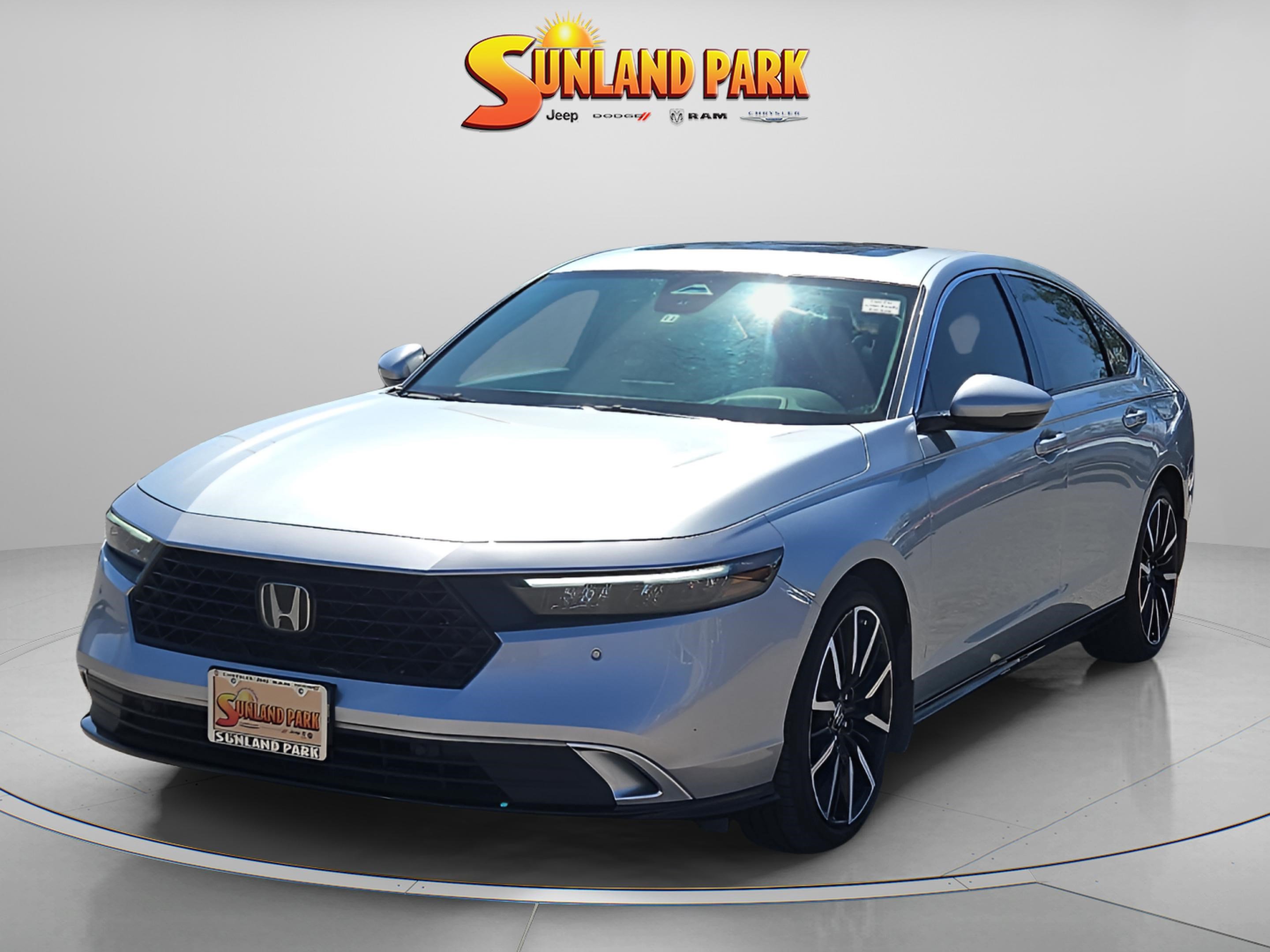 2024 Honda Accord Hybrid Touring photo 2