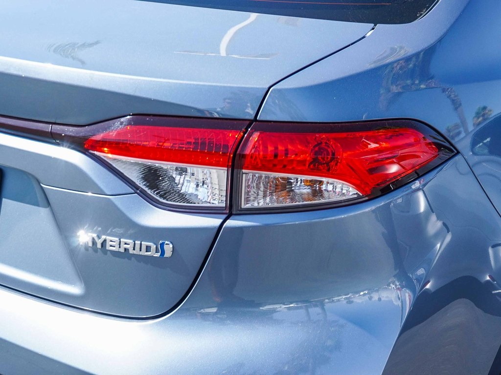 2022 Toyota Corolla Hybrid LE photo 9