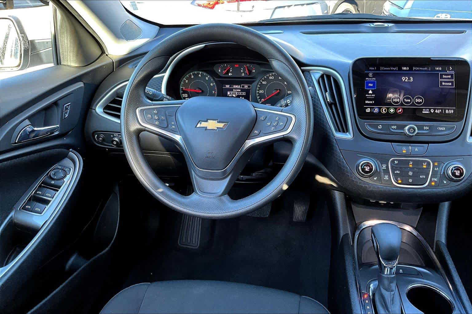 2023 Chevrolet Malibu 1LT photo 2