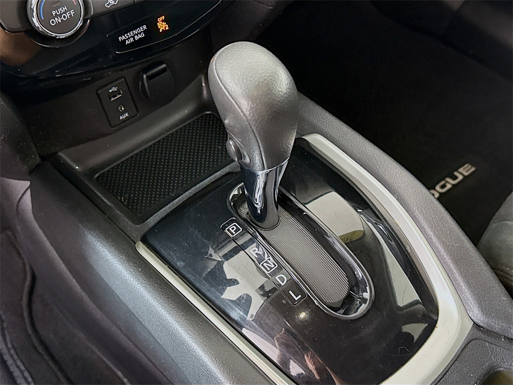 2016 Nissan Rogue SV photo 21