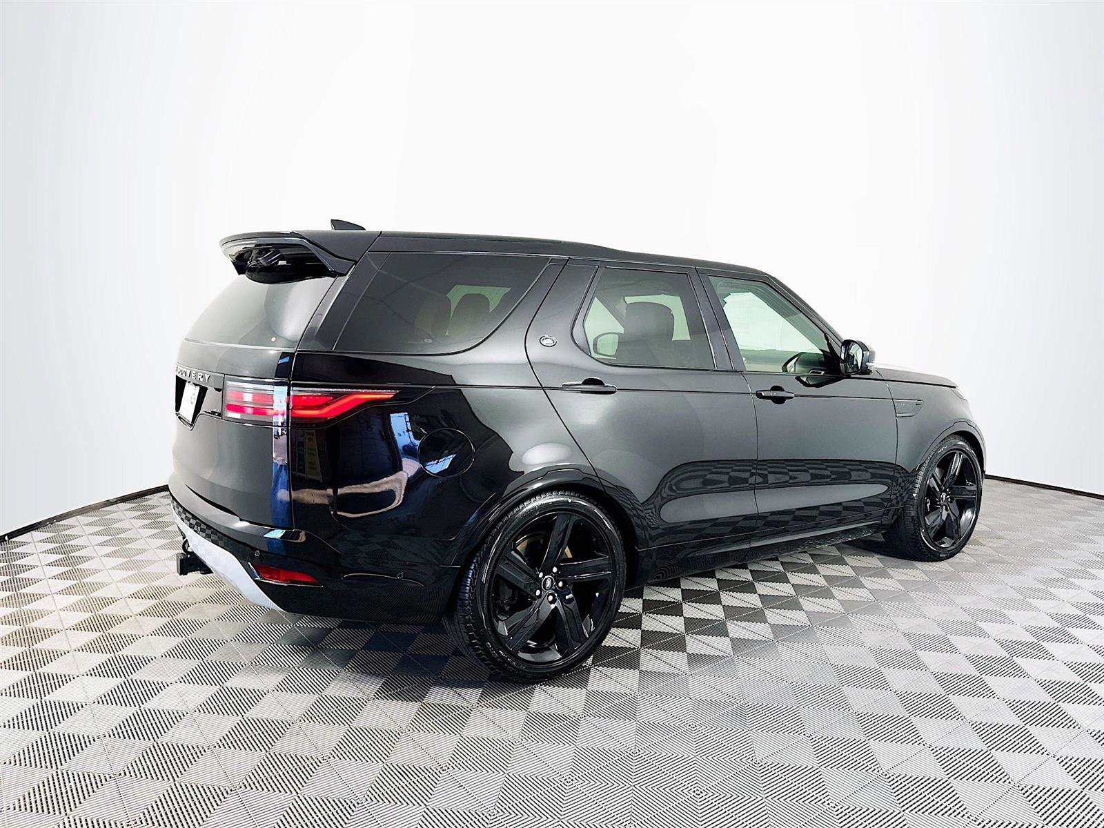 2025 Land Rover Discovery Metropolitan Edition photo 4