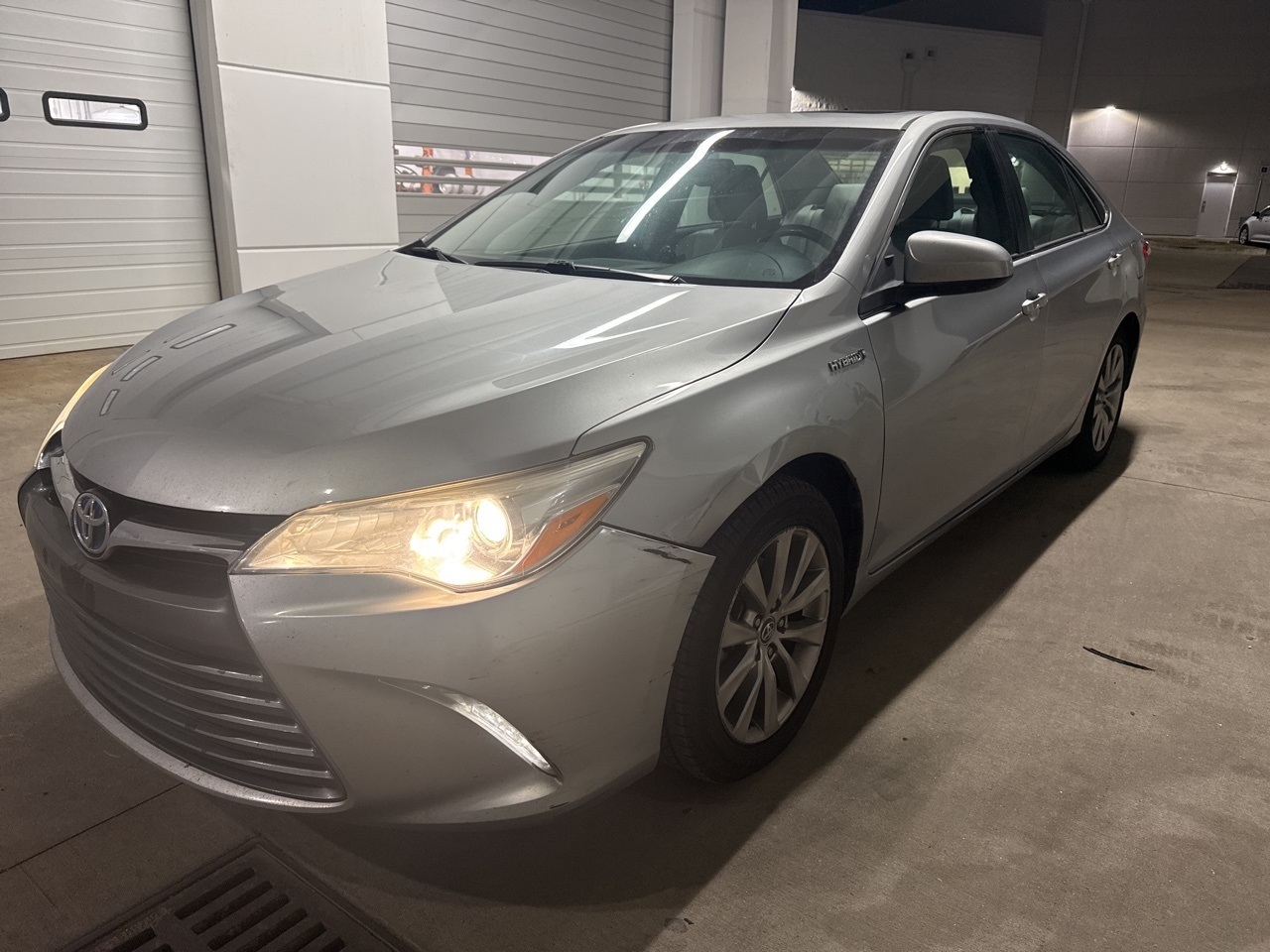 2015 Toyota Camry XLE Hybrid's photo