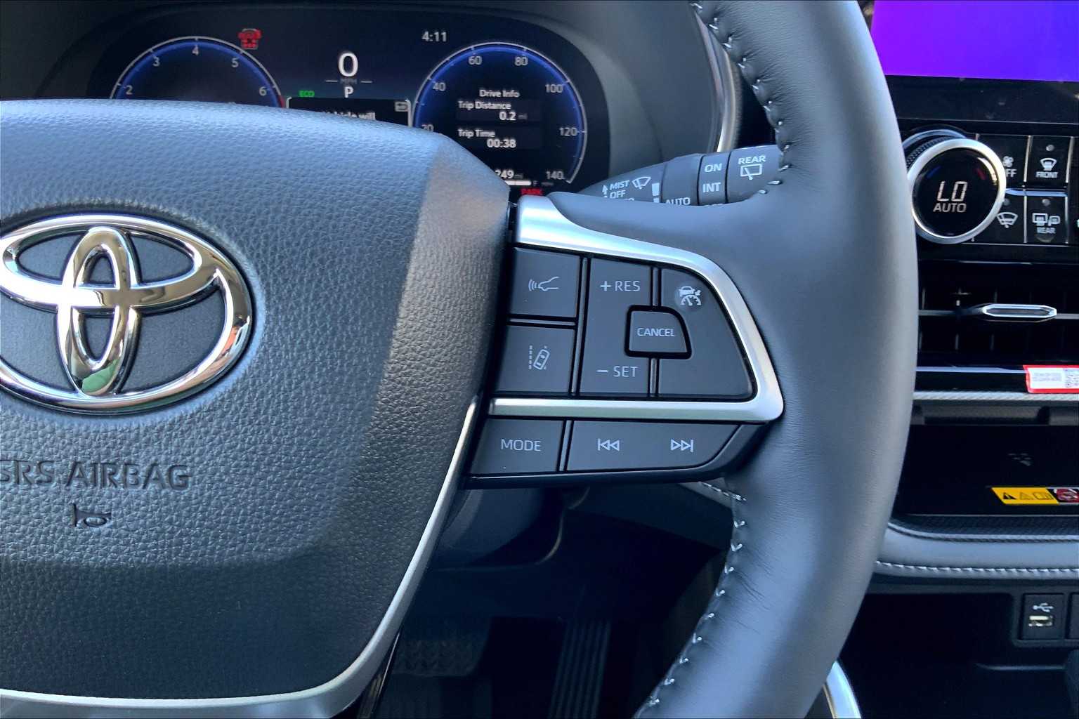 2025 Toyota Highlander Platinum photo 21