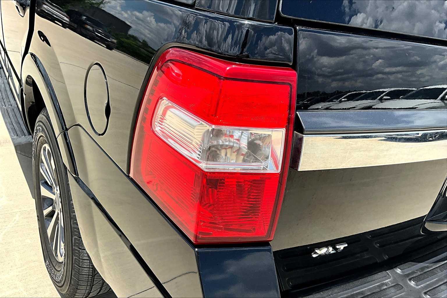 2017 Ford Expedition XLT photo 25