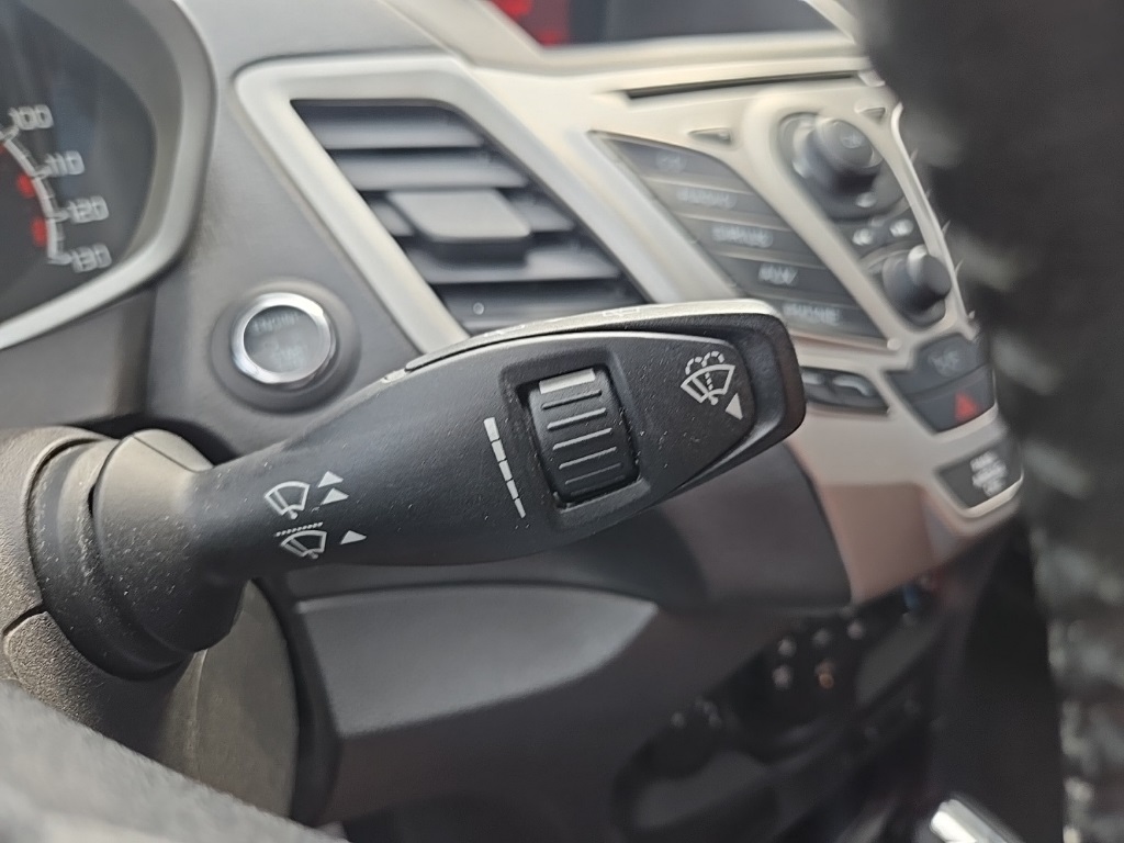 2011 Ford Fiesta SES photo 37