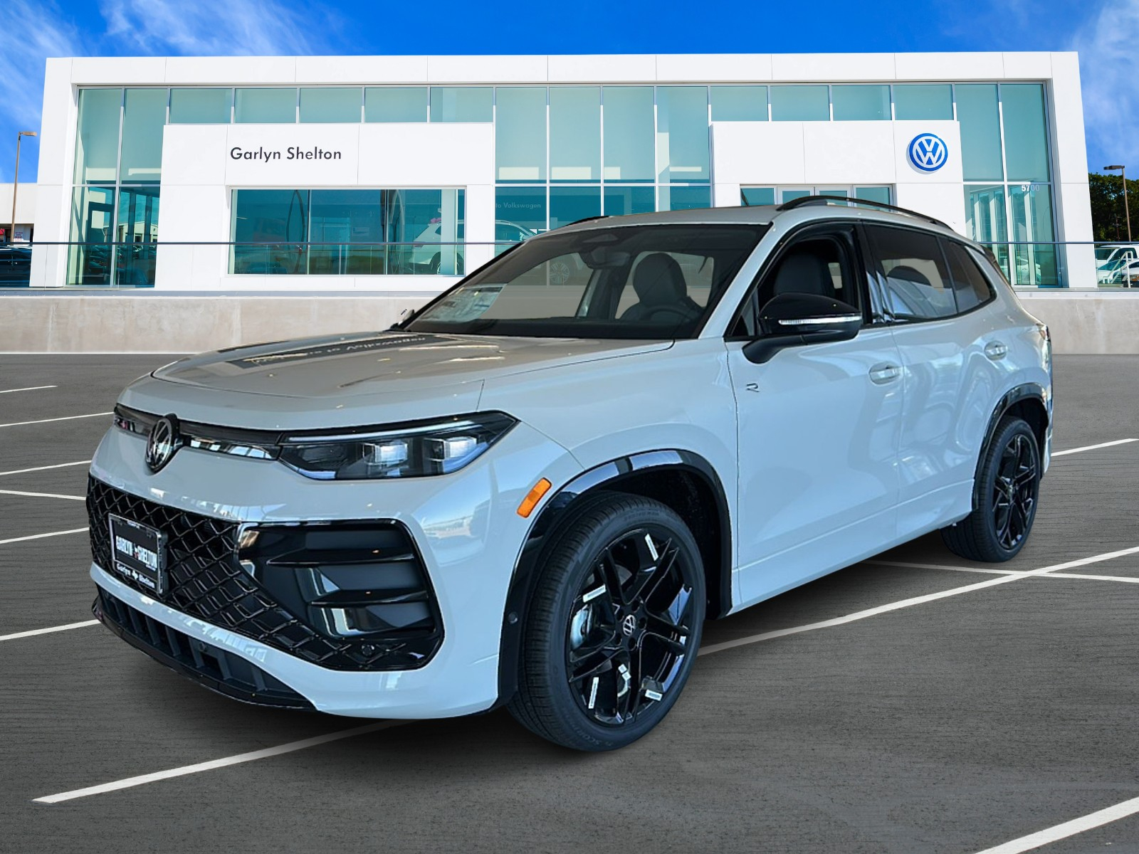 2026 Volkswagen Tiguan SE R-LINE BLACK's photo