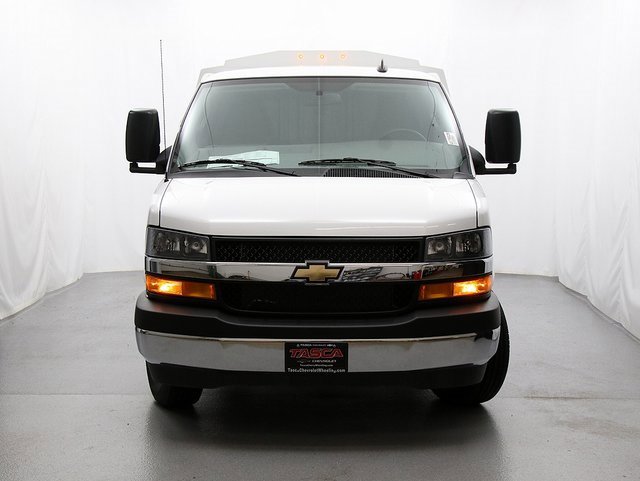 2025 Chevrolet Express Cutaway 3500 photo 2