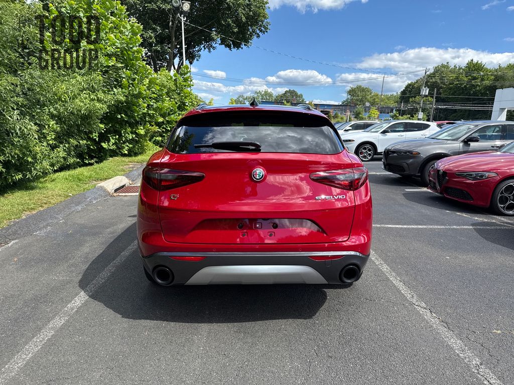 2022 Alfa Romeo Stelvio Ti photo 4