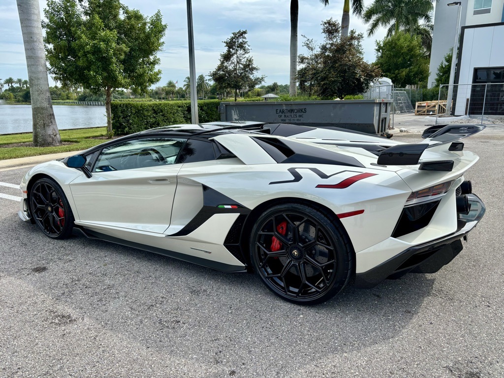 2020 Lamborghini Aventador SVJ Roadster photo 12