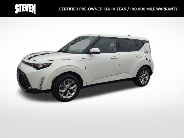 2025 Kia Soul LX's photo